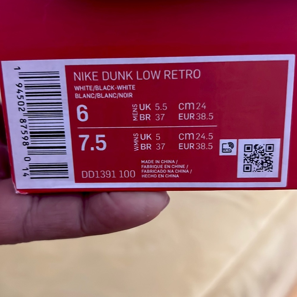 NIKE DUNK LOW RETRO MEN SIZE 6 WOMEN 7.5 PANDA